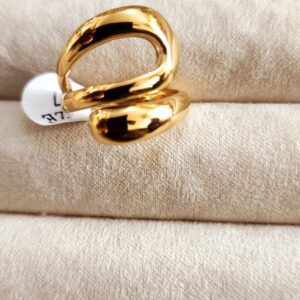fluid & sculptural gold ring