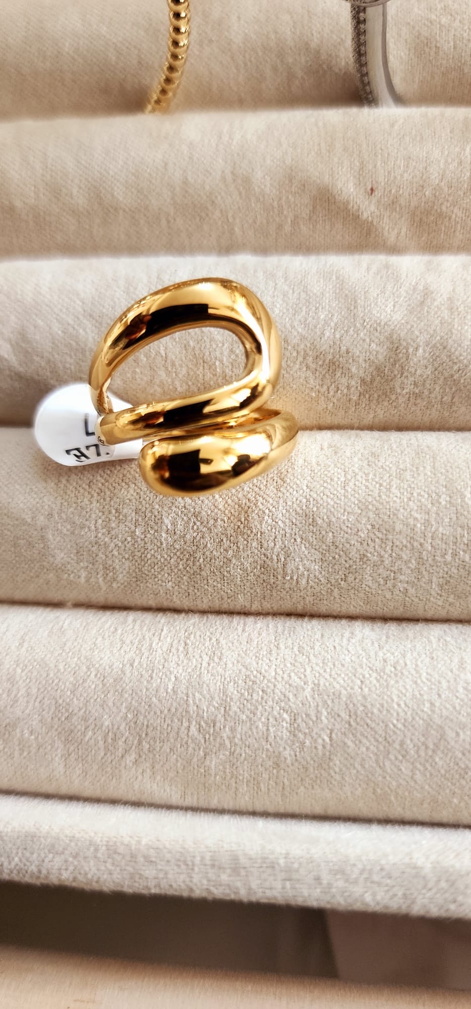 fluid & sculptural gold ring